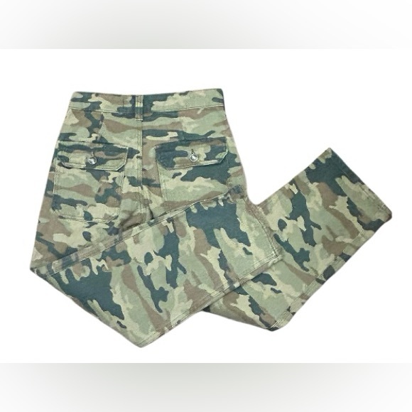 🔥NWT! FREE PEOPLE!! CAMOUFLAGE JEANS!! A MUST HAVE! TRENDING!!🔥 - Picture 8 of 15